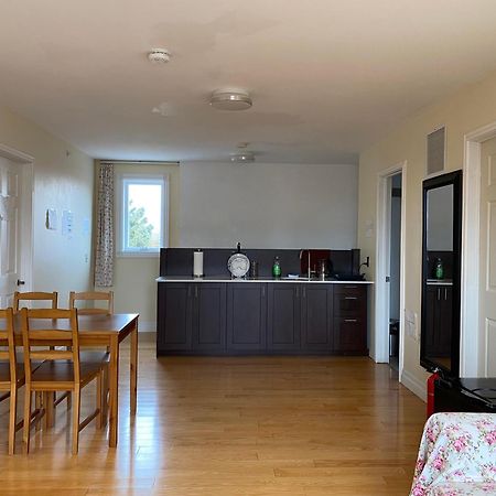 Dairy Homestay Торонто Экстерьер фото